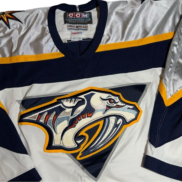 Vintage CCM Nashville Predators Hockey Jersey - Picture 3 of 6
